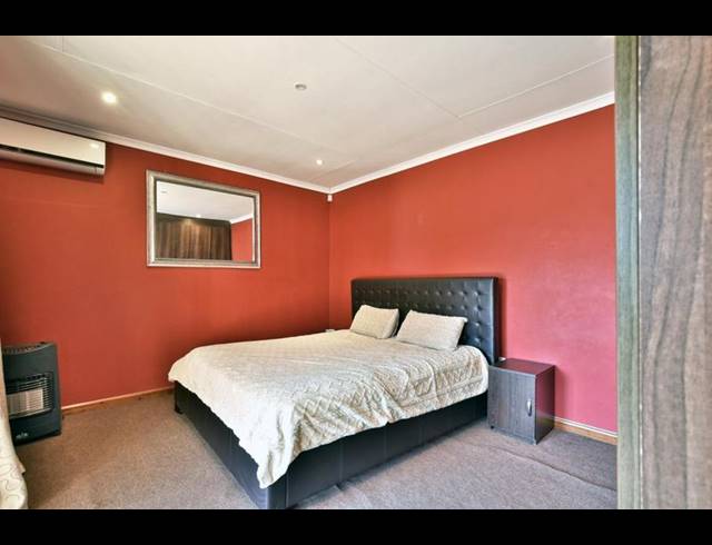 3 BEDROOM TOWNHOUSE FOR SALE IN WILGEHEUWEL